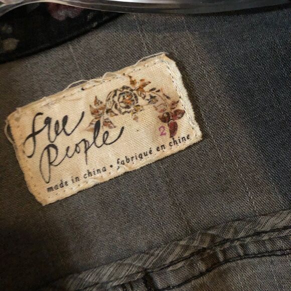 Free People Floral Denim Crop Dark Denim Jacket Size 2 - Picture 3 of 9